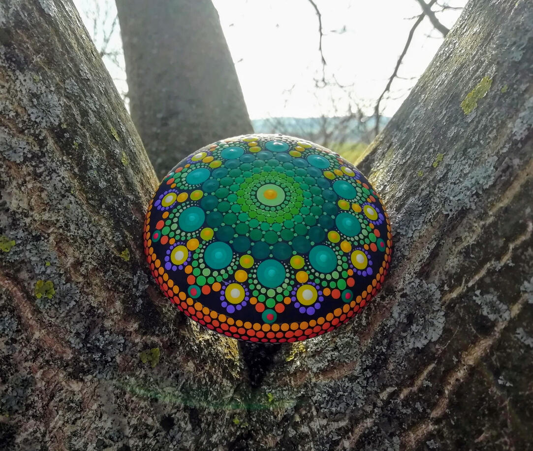 Festett mandala kövek Festett mandala kövek